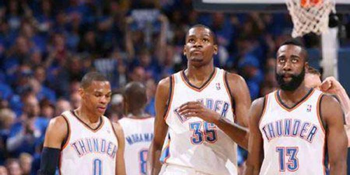  雷霆三少合砍90分大胜步行者  