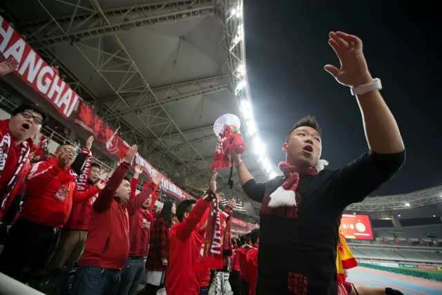  梅斯主场球迷热情似火，法甲氛围最佳主场诞生